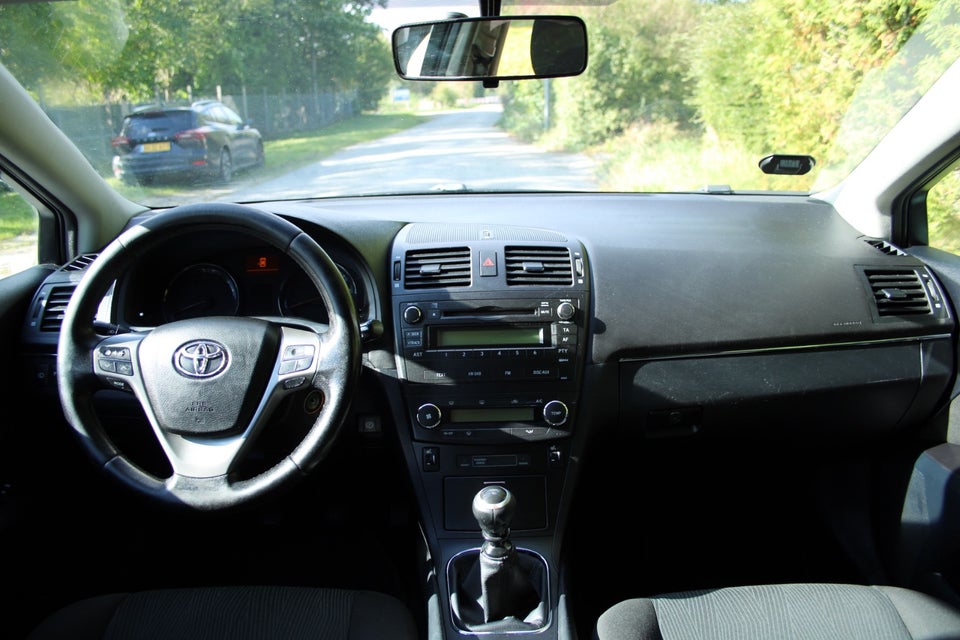 Toyota Avensis 1,6 VVT-i T1 stc. 5d