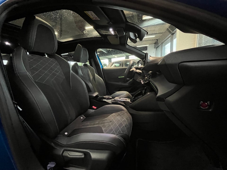 Peugeot e-208 50 GT 5d