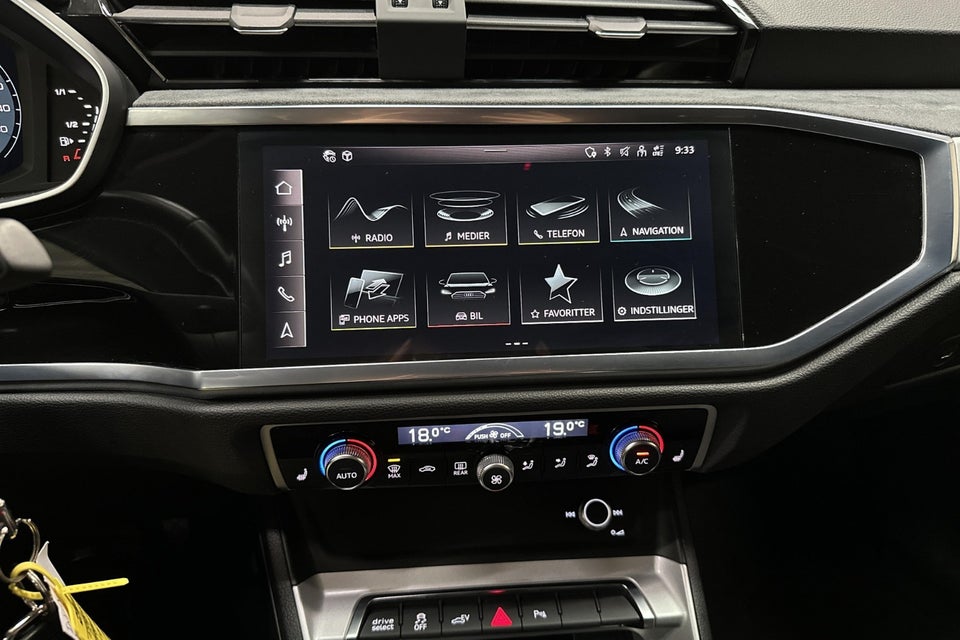 Audi Q3 45 TFSi e Attitude plus S-tr. 5d