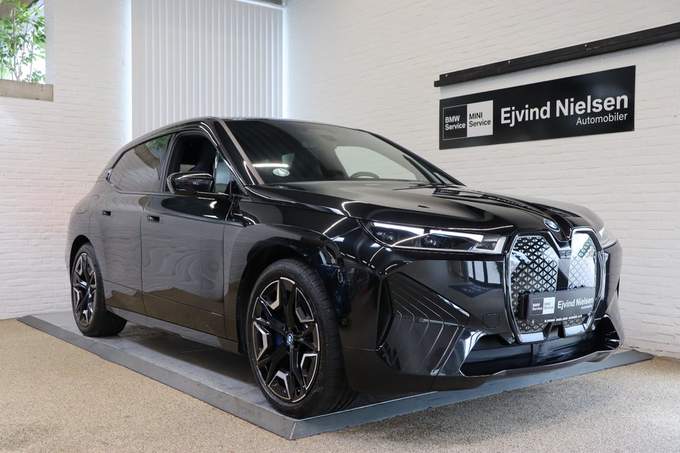 BMW iX xDrive40 Fully Charged Sport 5d