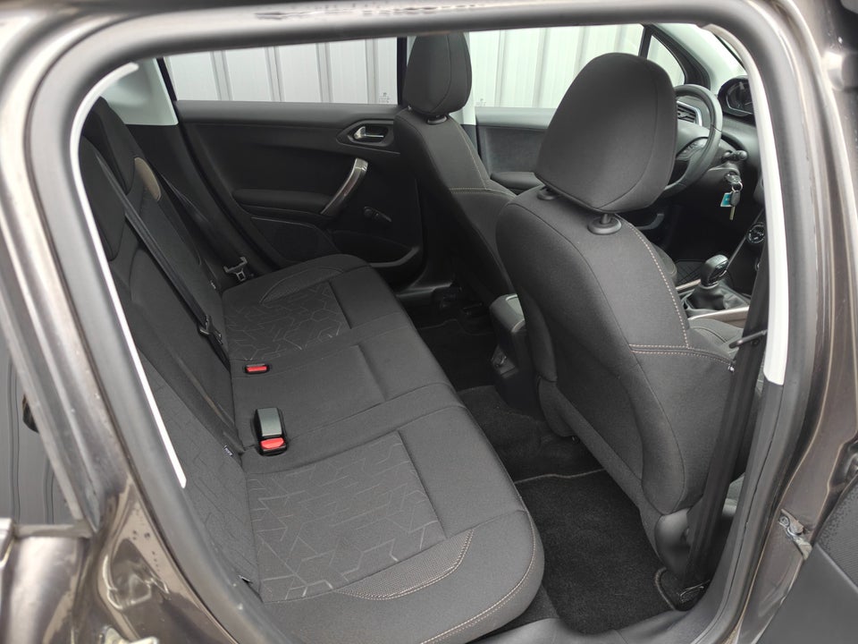 Peugeot 2008 1,2 VTi 82 Active Sky 5d