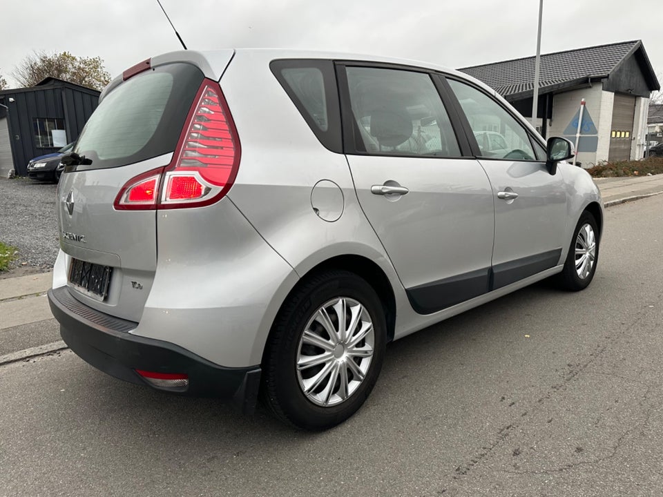 Renault Grand Scenic III 1,4 TCe 130 Dynamique 5d