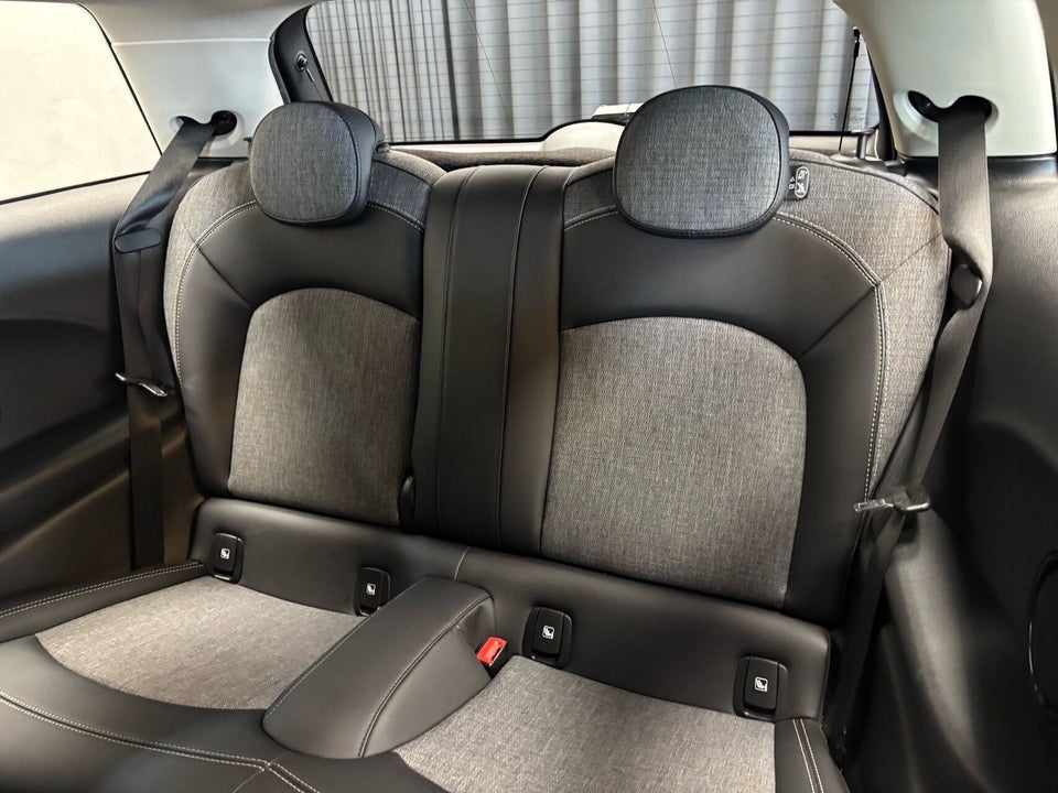 MINI Cooper SE Essential 3d