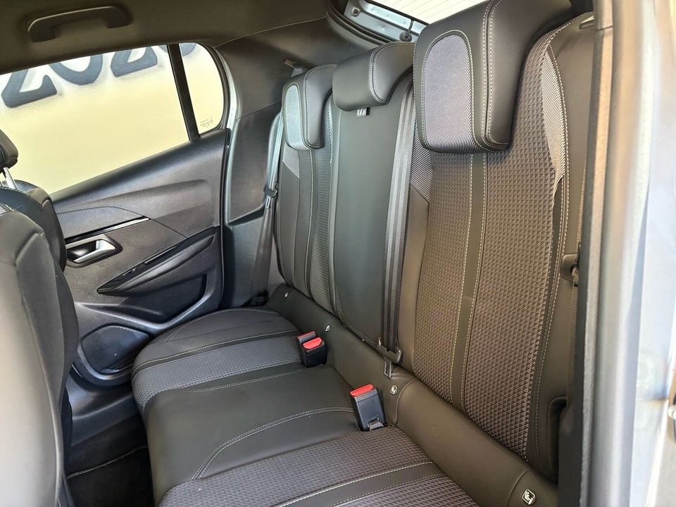 Peugeot e-208 50 GT 5d
