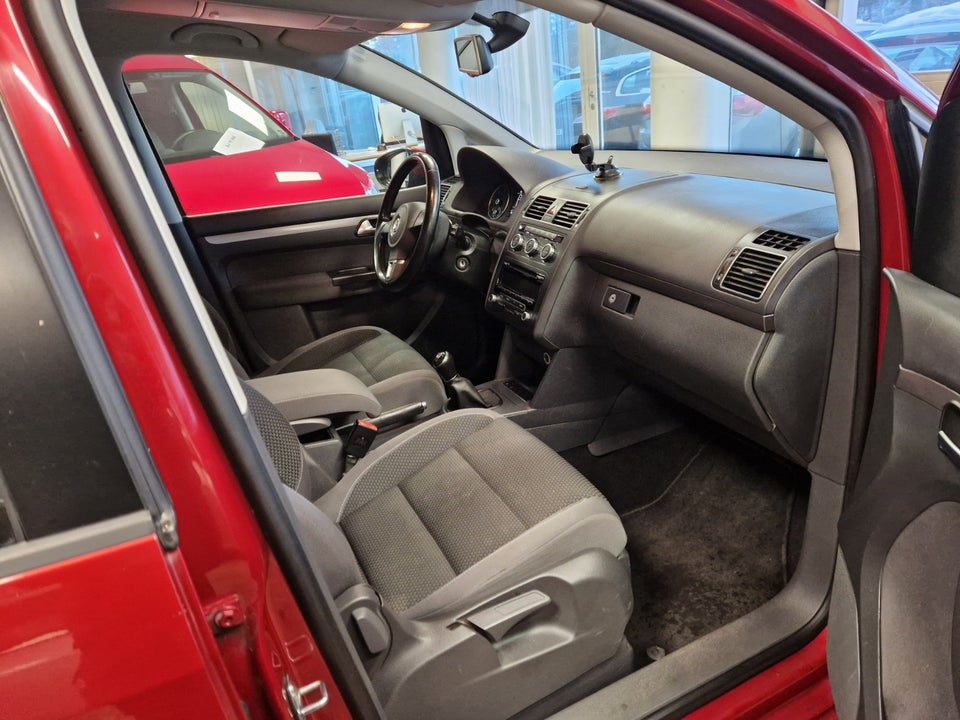 VW Touran 1,6 TDi 105 Comfortline BMT 7prs 5d