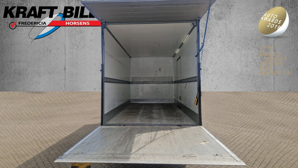 Iveco Daily 3,0 35S18 Box m/lift AG8 2d