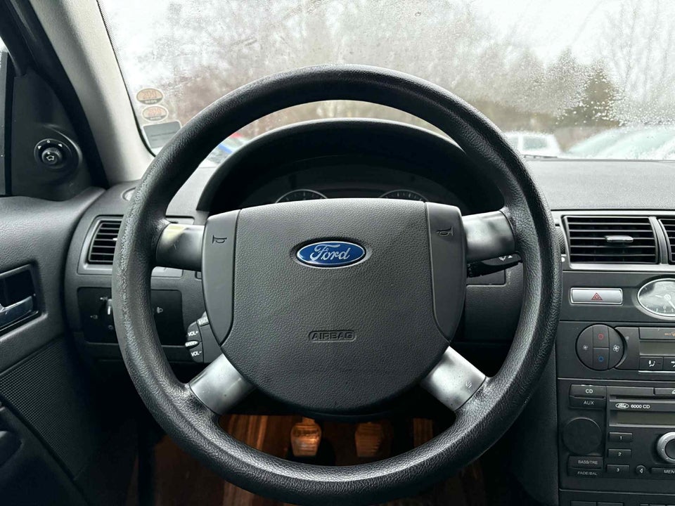 Ford Mondeo 1,8 110 Ambiente stc. 5d