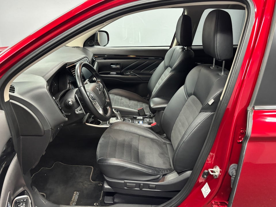 Mitsubishi Outlander 2,4 PHEV Inform+ CVT 4WD 5d