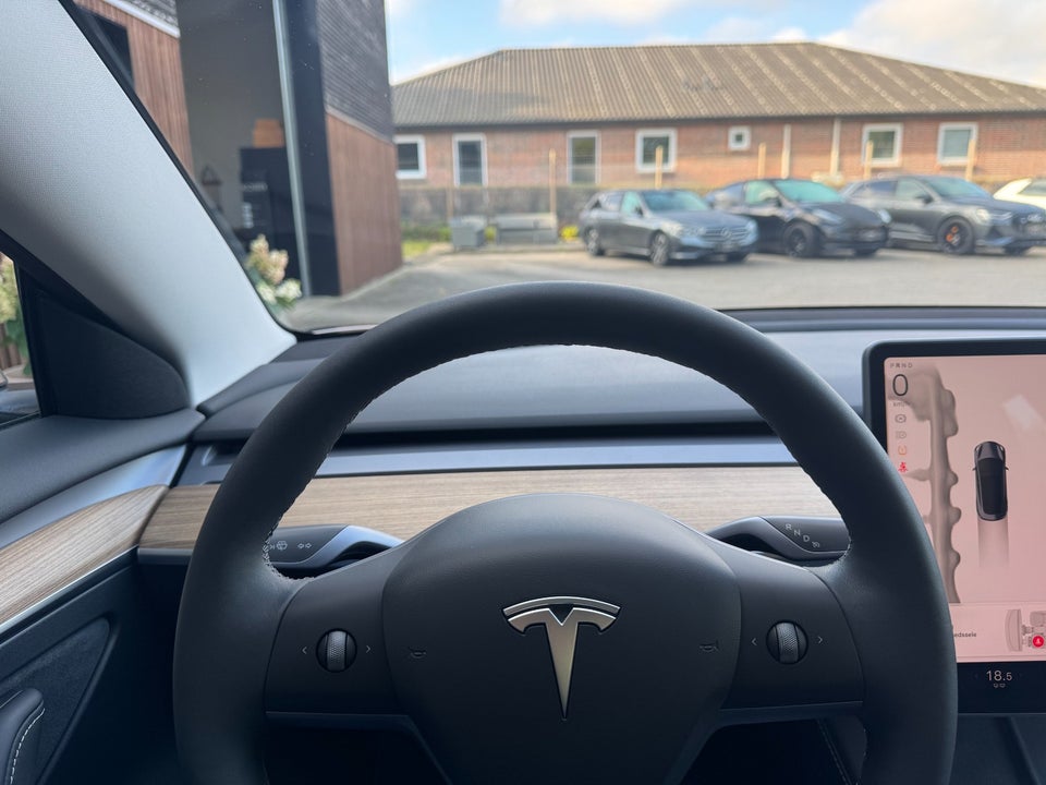 Tesla Model 3 Long Range AWD 4d
