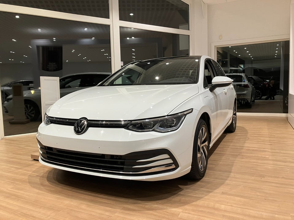 VW Golf VIII 1,4 eHybrid DSG 5d