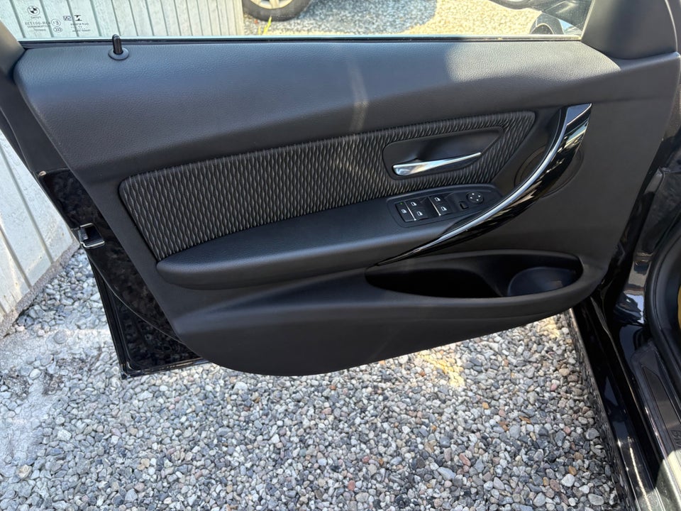 BMW 320i 2,0 Touring aut. 5d