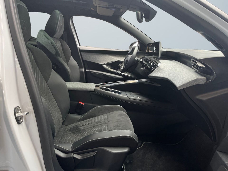 Peugeot e-3008 77 GT Pack 5d