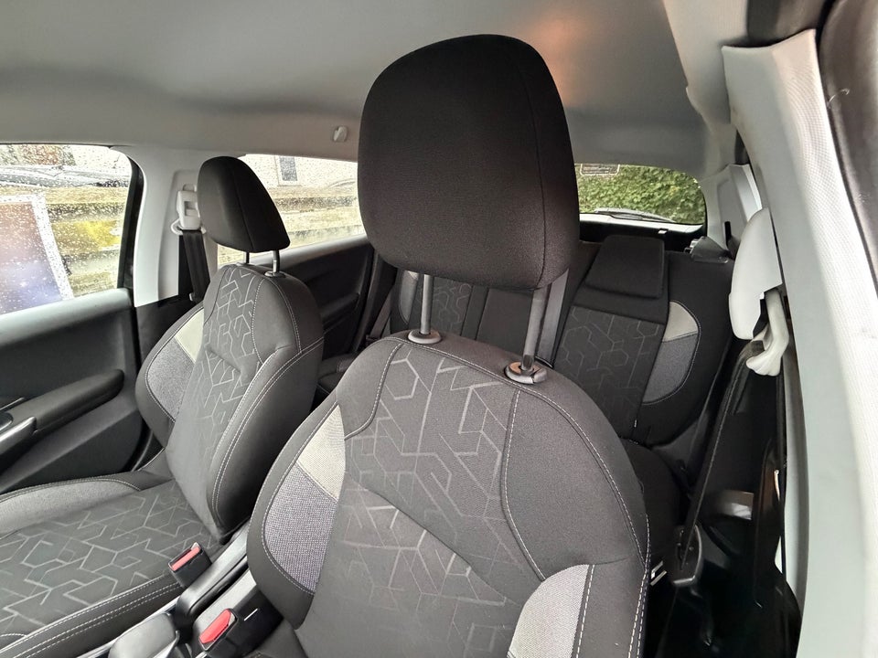 Peugeot 2008 1,6 BlueHDi 100 Chili 5d