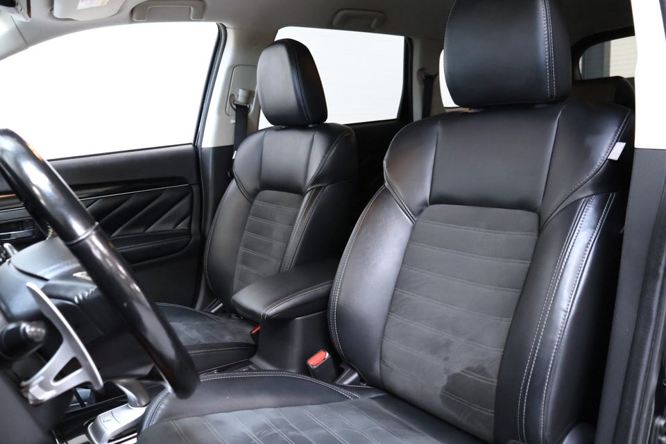 Mitsubishi Outlander 2,4 PHEV Intense CVT 4WD 5d
