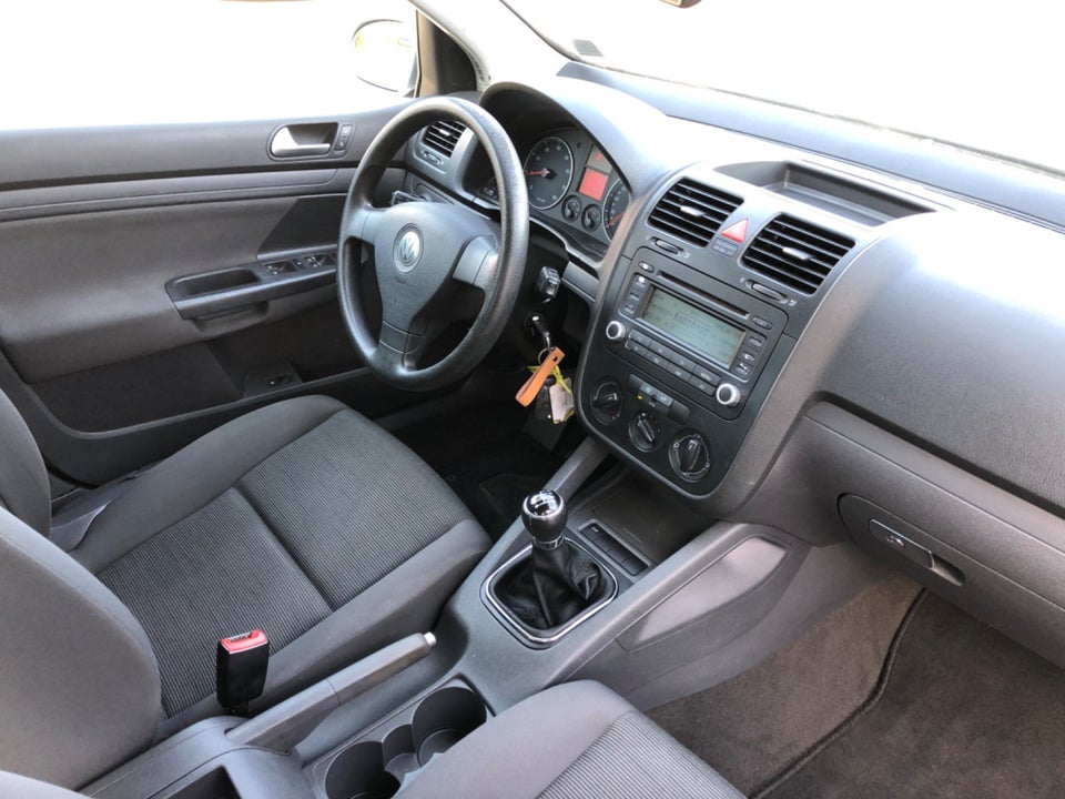 VW Golf V 1,6 FSi Comfortline 5d