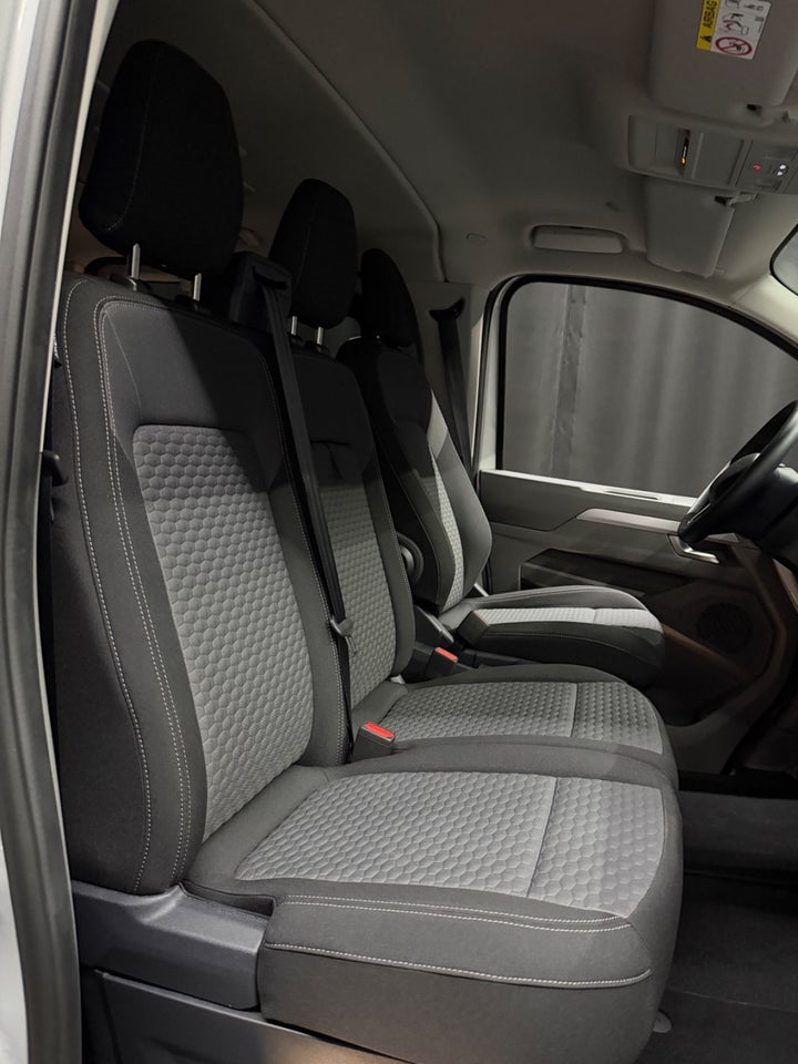 VW e-Caravelle 64 Life SWB
