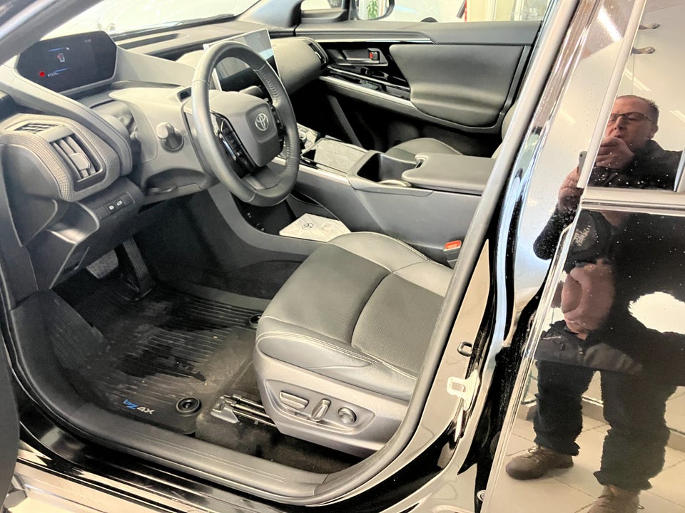 Toyota bZ4X Executive 5d