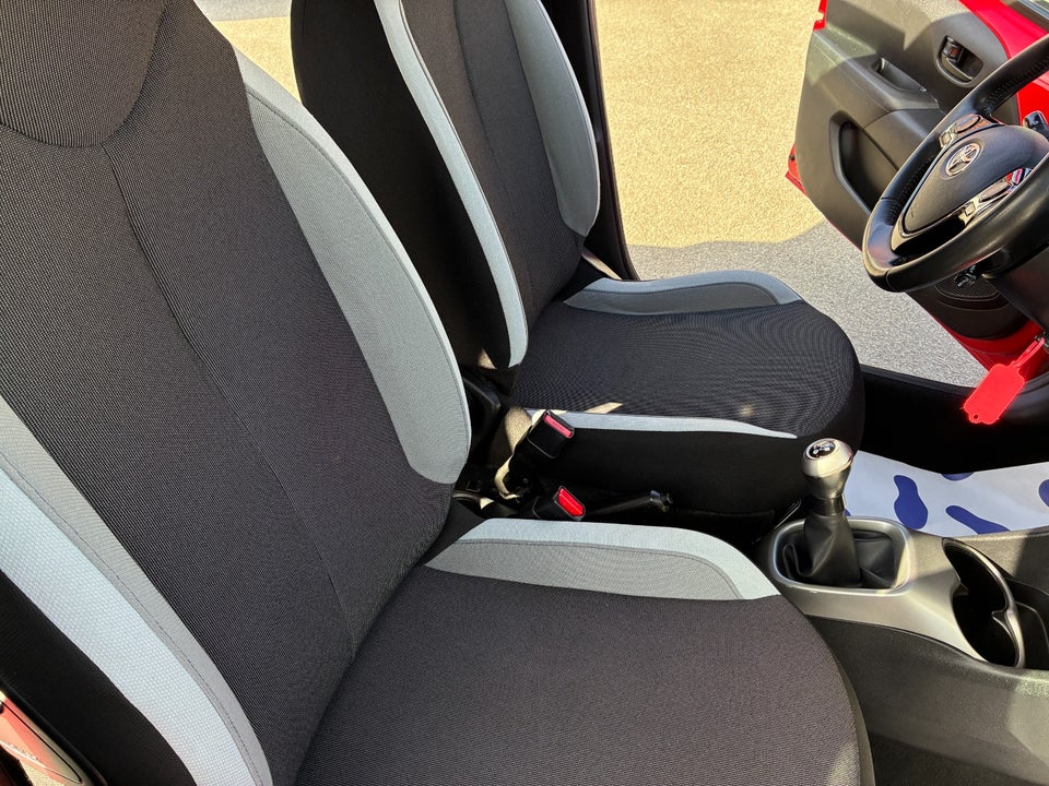 Toyota Aygo 1,0 VVT-i x-play 5d