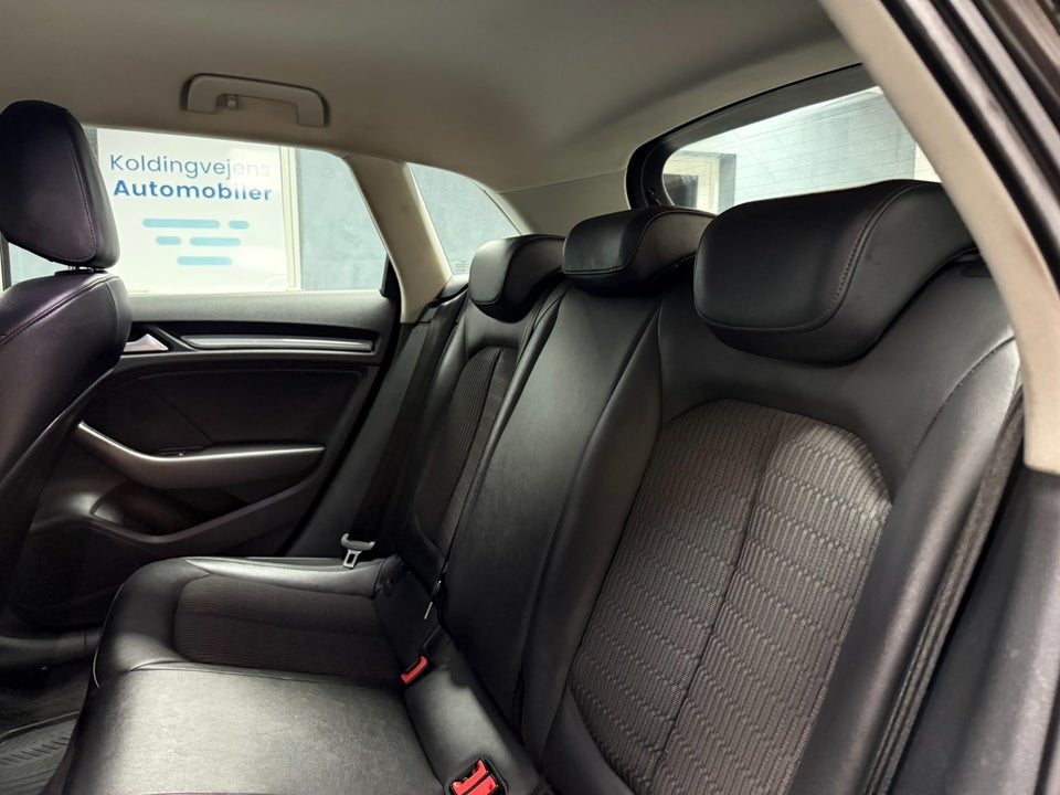 Audi A3 1,6 TDi 110 Ambiente Sportback 5d