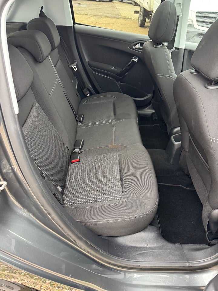 Peugeot 208 1,6 BlueHDi 100 Envy+ 5d