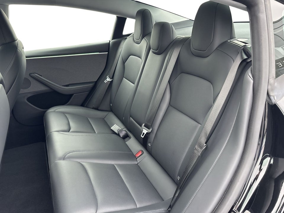 Tesla Model 3 RWD 4d