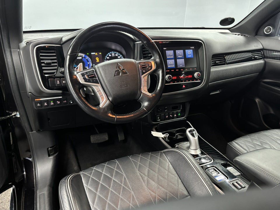 Mitsubishi Outlander 2,4 PHEV Instyle CVT 4WD 5d