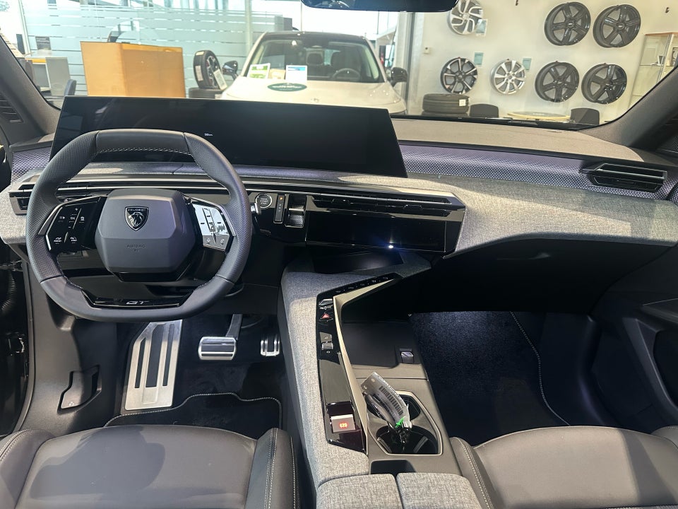 Peugeot e-3008 77 GT Pack 5d