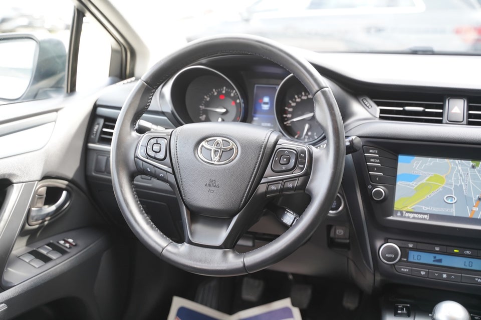 Toyota Avensis 1,8 VVT-i T2 Executive 4d