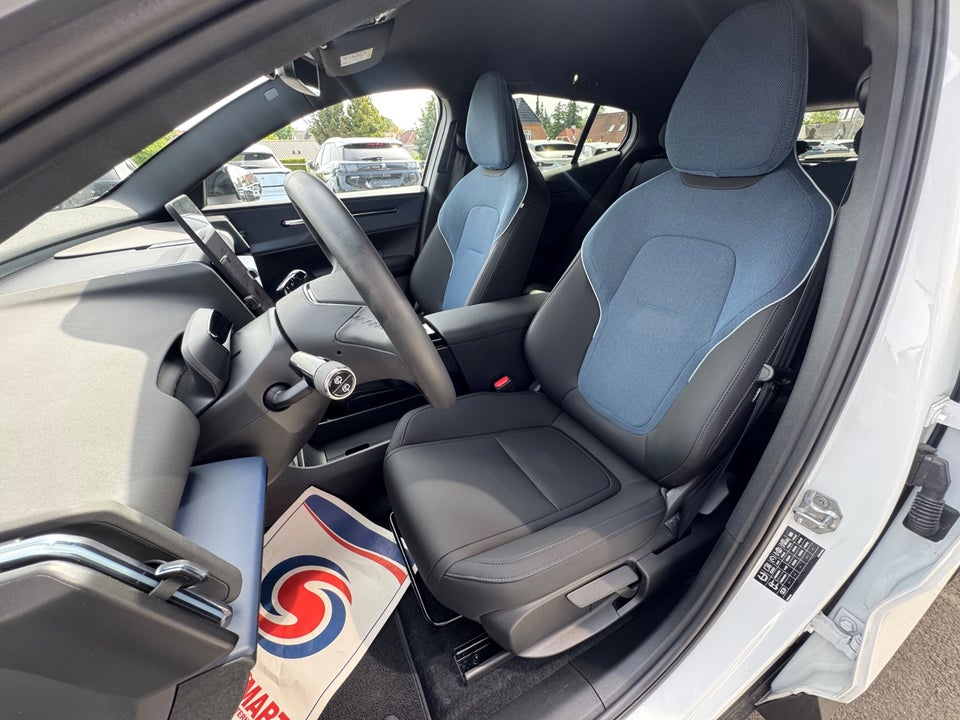 Volvo EX30 Twin Performance Plus 5d
