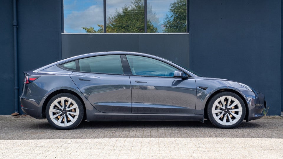 Tesla Model 3 Long Range AWD 4d