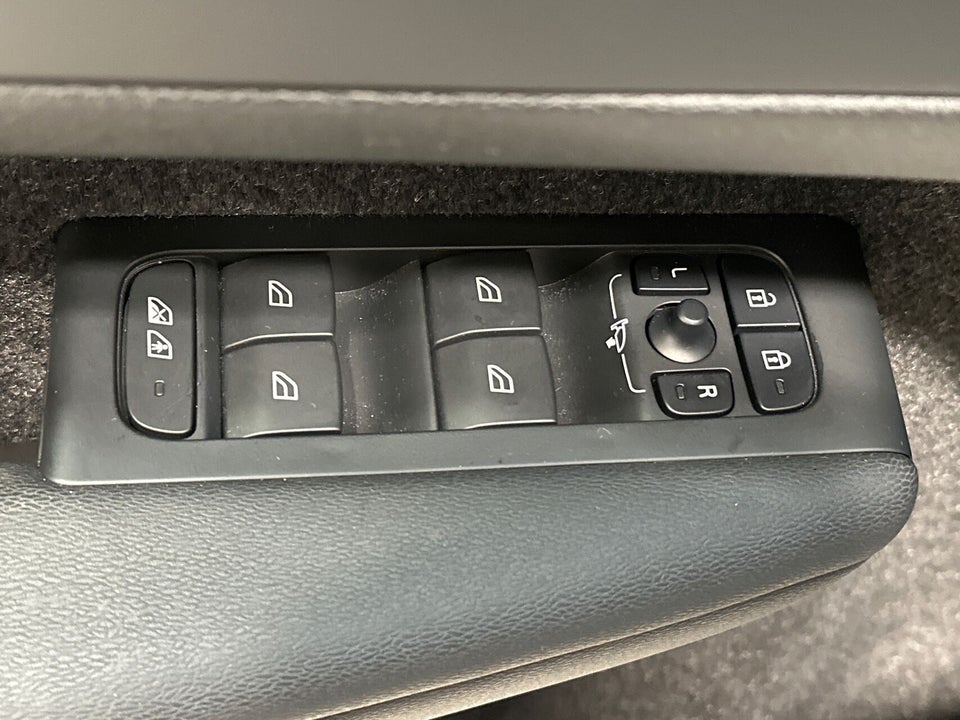 Volvo XC40 ReCharge Extended Range Core 5d