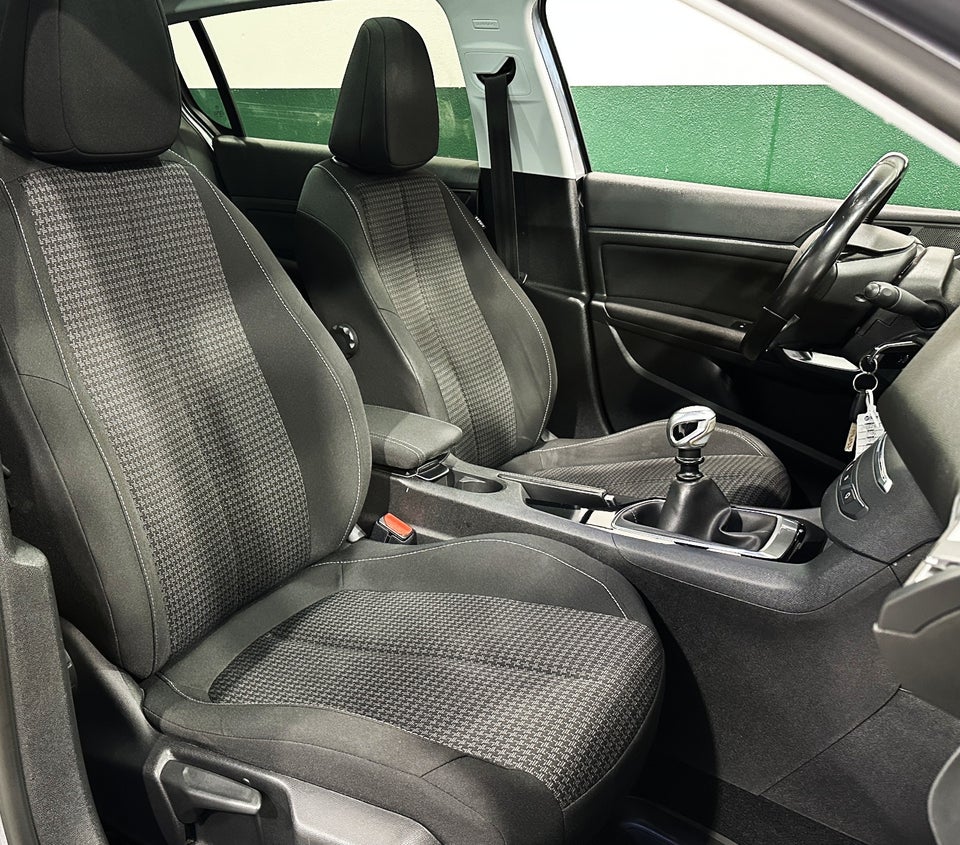 Peugeot 308 1,6 BlueHDi 120 Desire Sky 5d