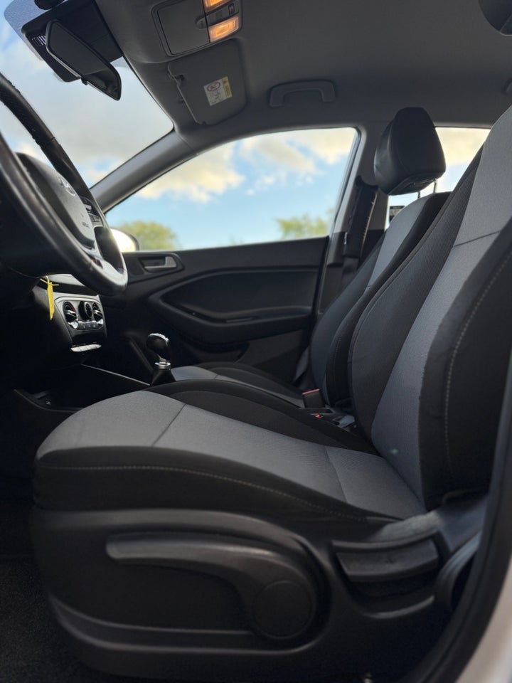 Hyundai i20 1,25 Vision+ 5d