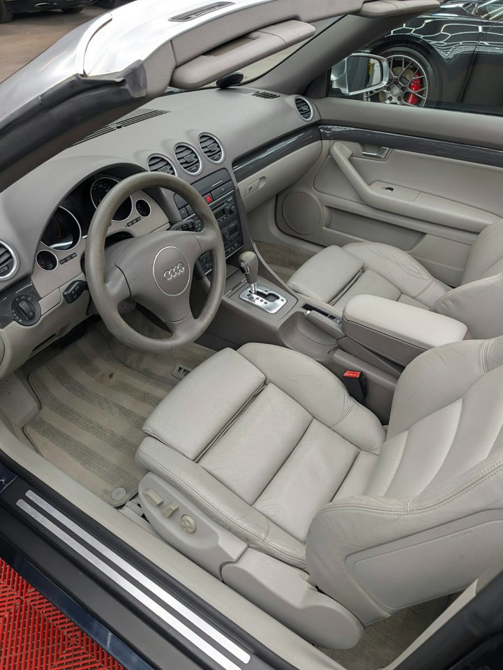 Audi A4 2,4 V6 Cabriolet Multitr. 2d