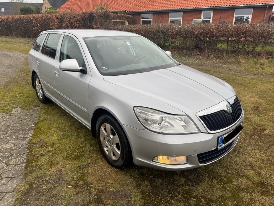 Skoda Octavia 2,0 TDi Ambiente Combi 5d