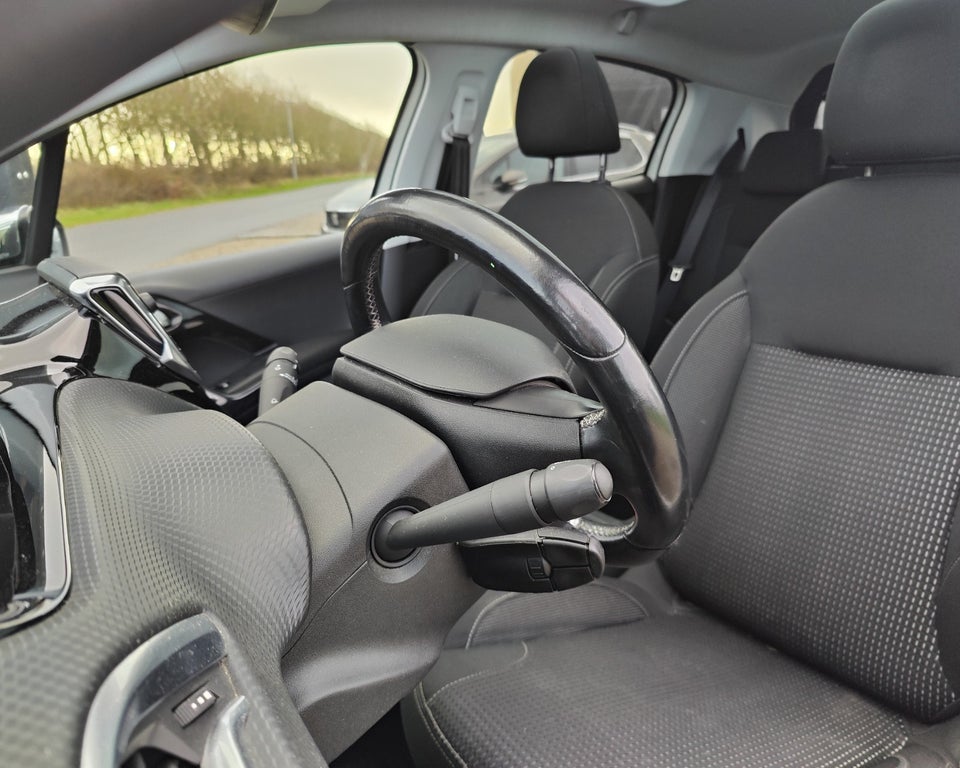 Peugeot 208 1,6 BlueHDi 100 Allure Sky 5d