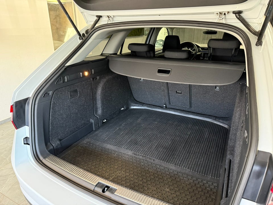 Skoda Superb 2,0 TDi 190 Ambition Combi DSG 5d