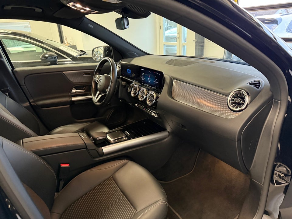 Mercedes EQA300 Progressive 4Matic 5d