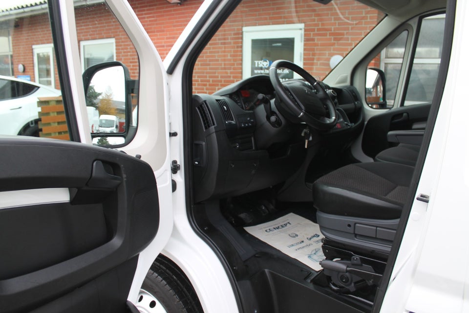 Peugeot Boxer 333 2,2 BlueHDi 140 L3H2 Premium