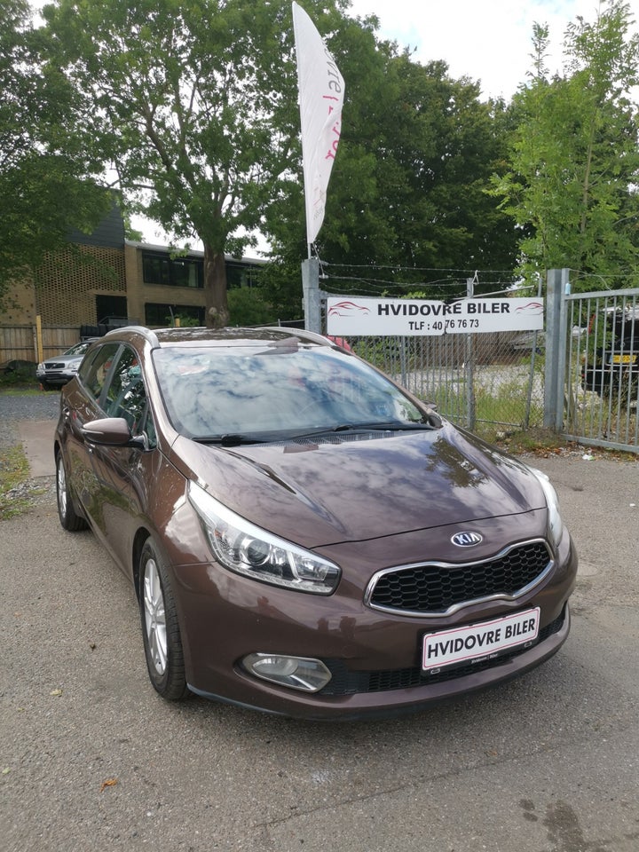 Kia Ceed 1,6 CRDi 128 Premium+ SW 5d