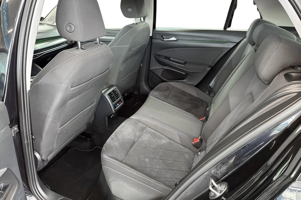 VW Golf VIII 1,4 eHybrid DSG 5d