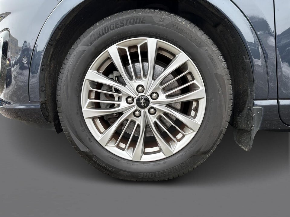 Ford Kuga 2,5 PHEV Vignale CVT 5d