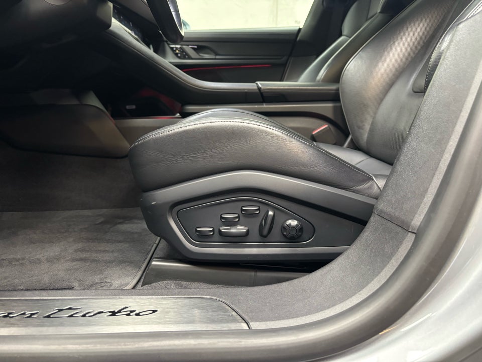 Porsche Taycan Turbo Performance+  4d