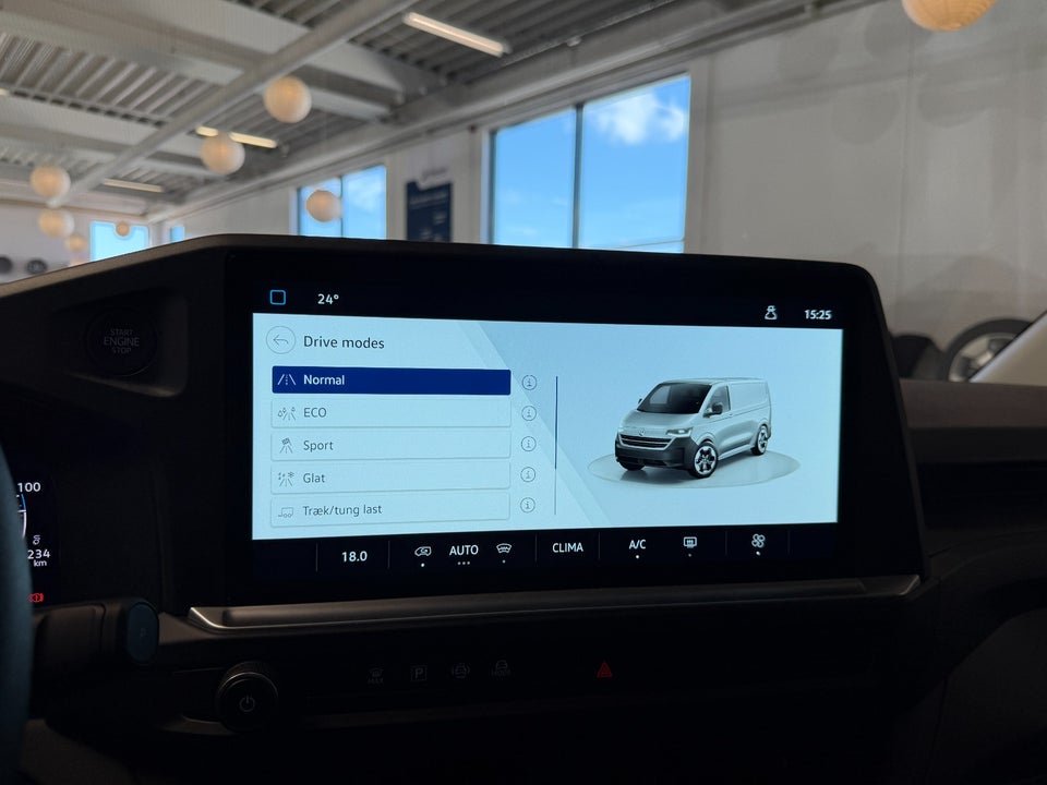 VW e-Caravelle 64 Basis SWB