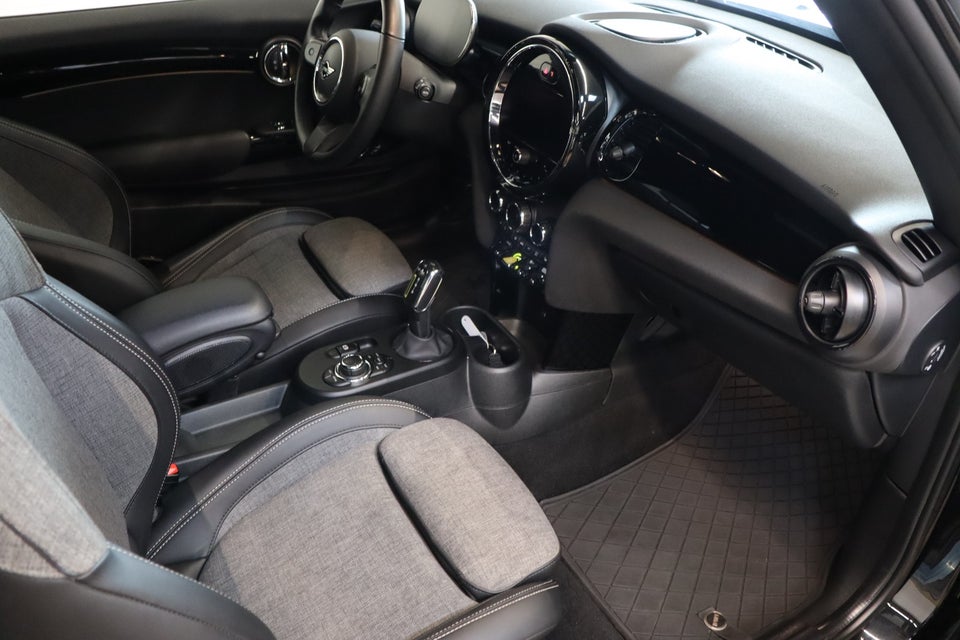 MINI Cooper SE Classic Trim 3d