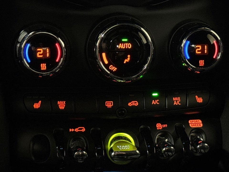 MINI Cooper SE Essential 3d