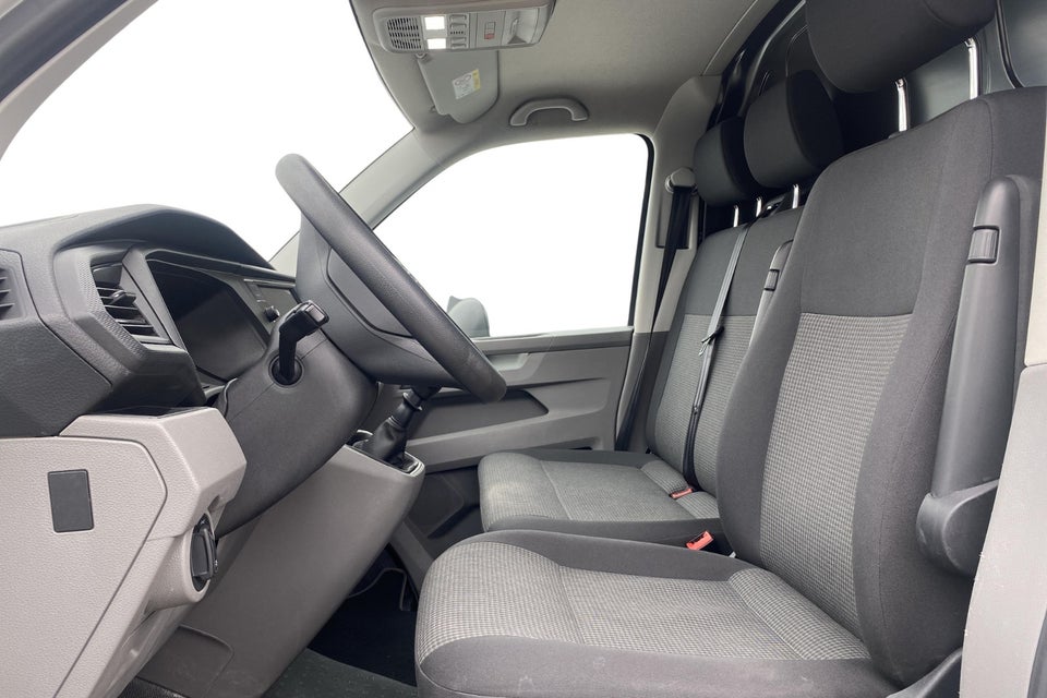 VW Transporter 2,0 TDi 110 Kassevogn lang