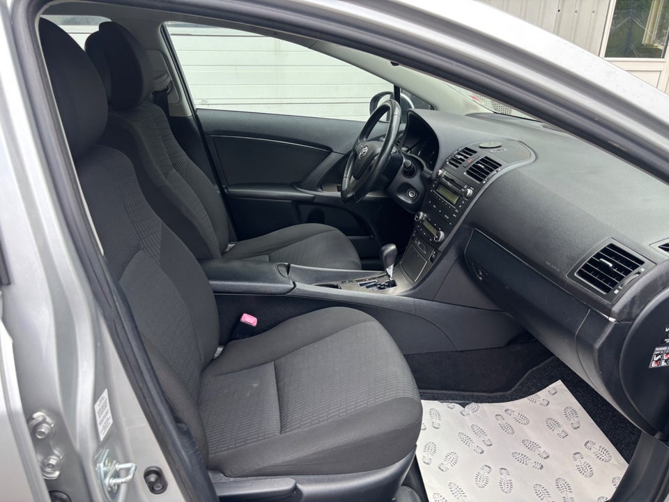Toyota Avensis 1,8 VVT-i T2 stc. E-CVT 5d