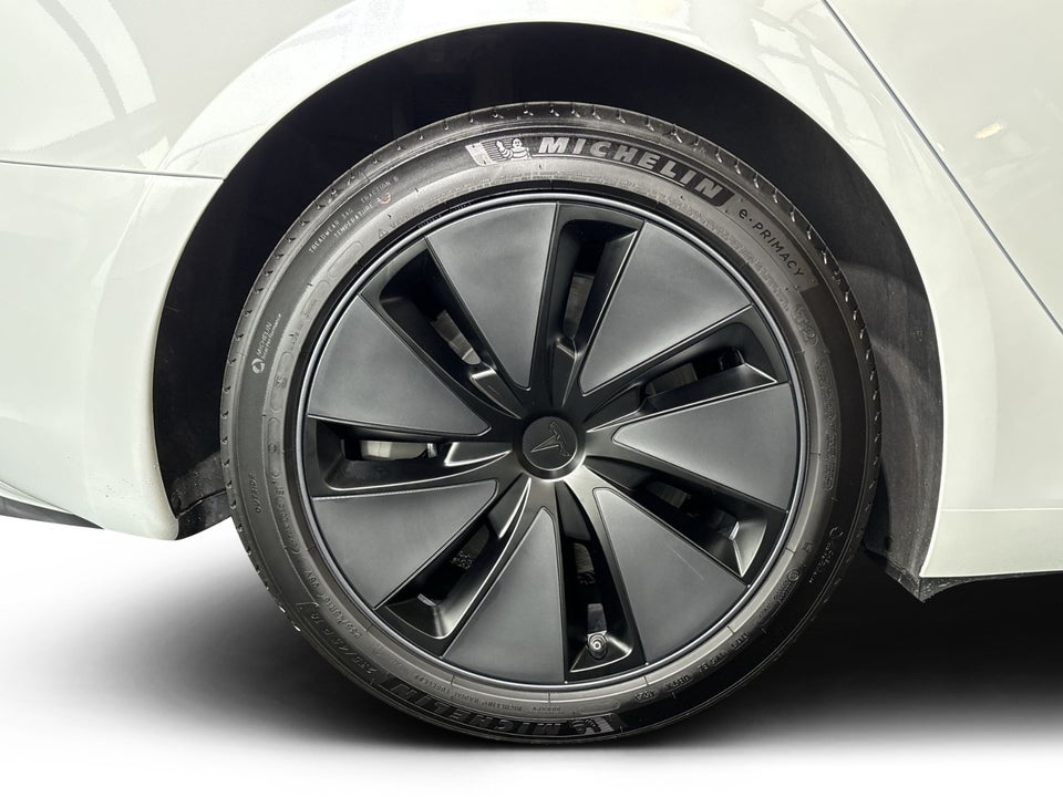 Tesla Model 3 RWD 4d