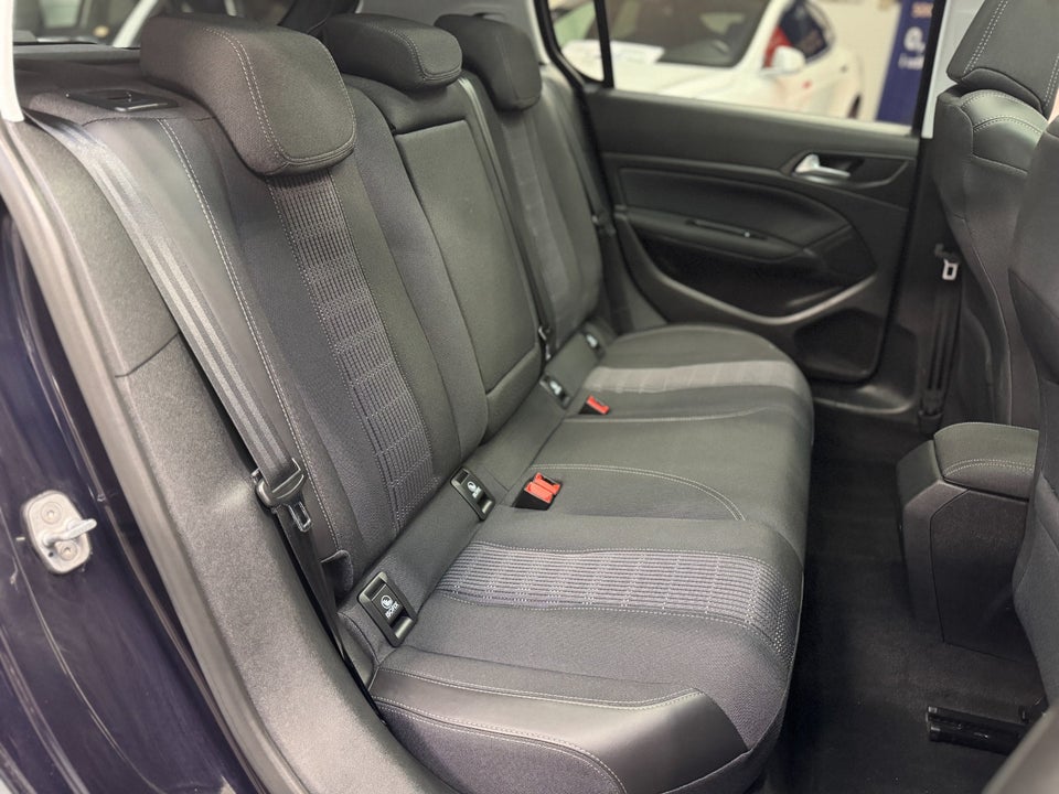 Peugeot 308 1,6 BlueHDi 120 Selection Sky 5d